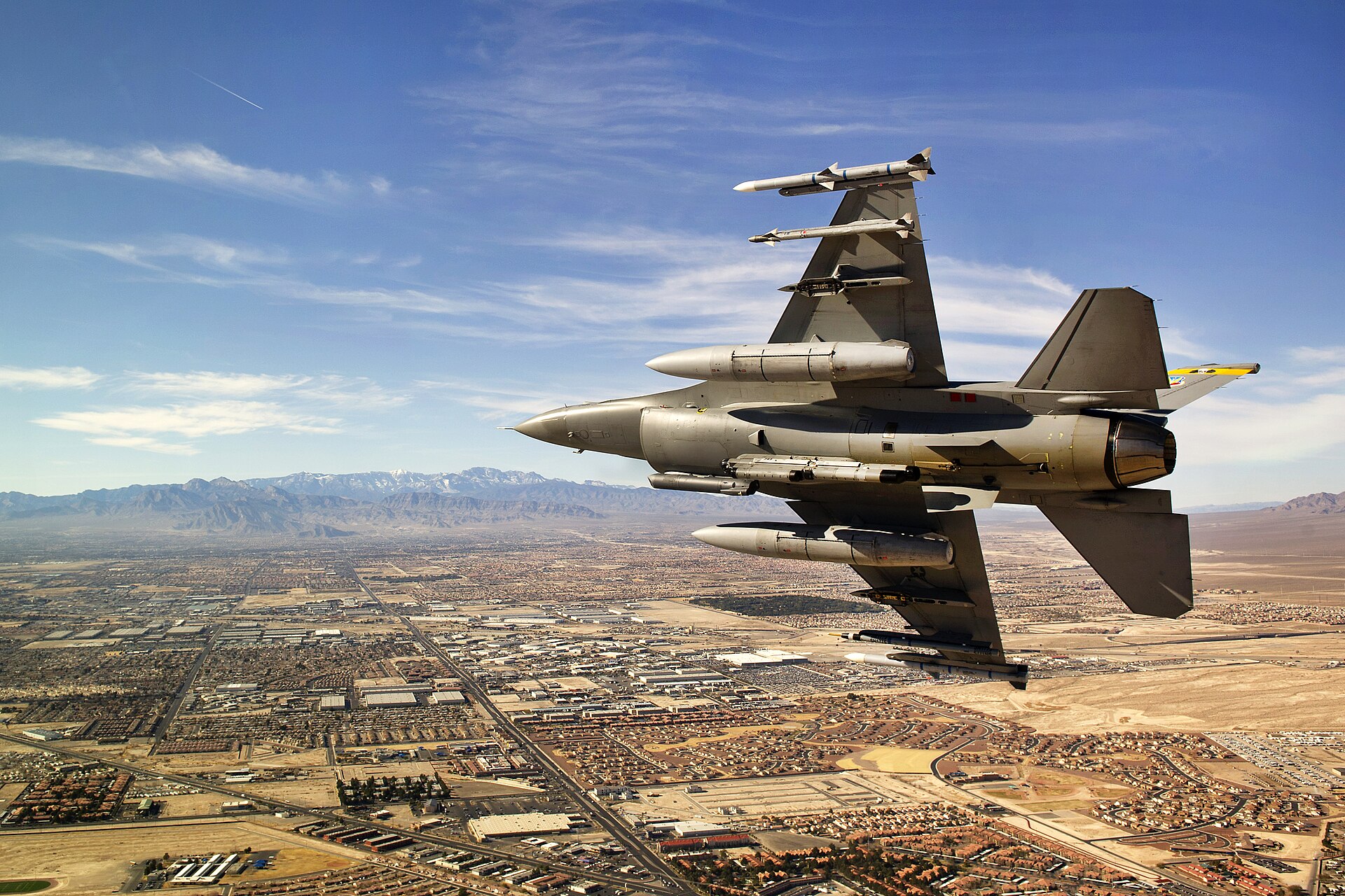 An F-16 Fighting Falcon in flight
