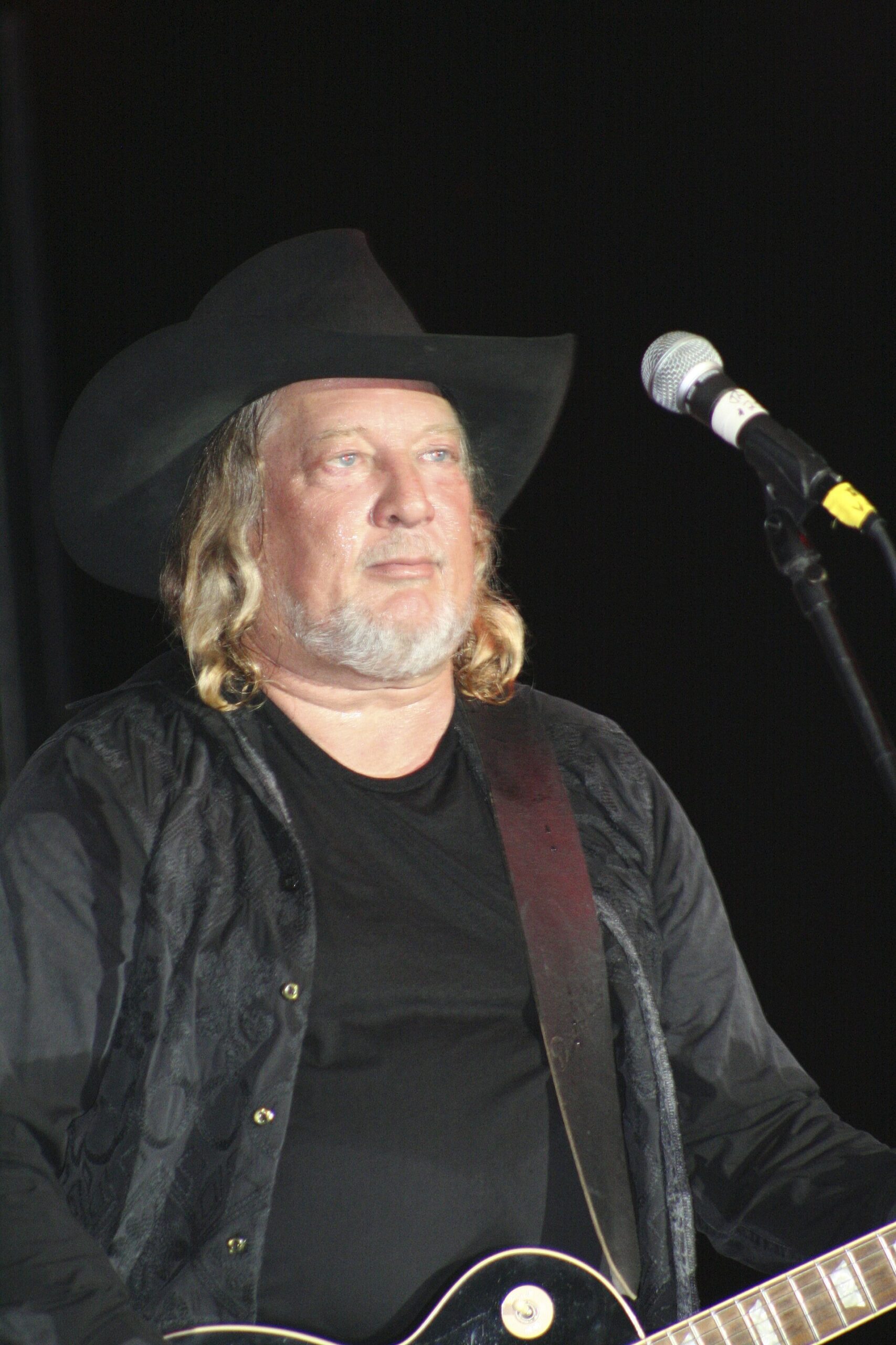 Country singer John Anderson performing