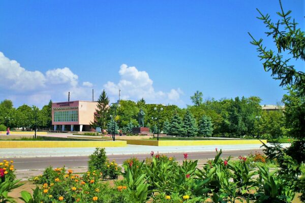 The central square of Oleshky, Ukraine, before the war