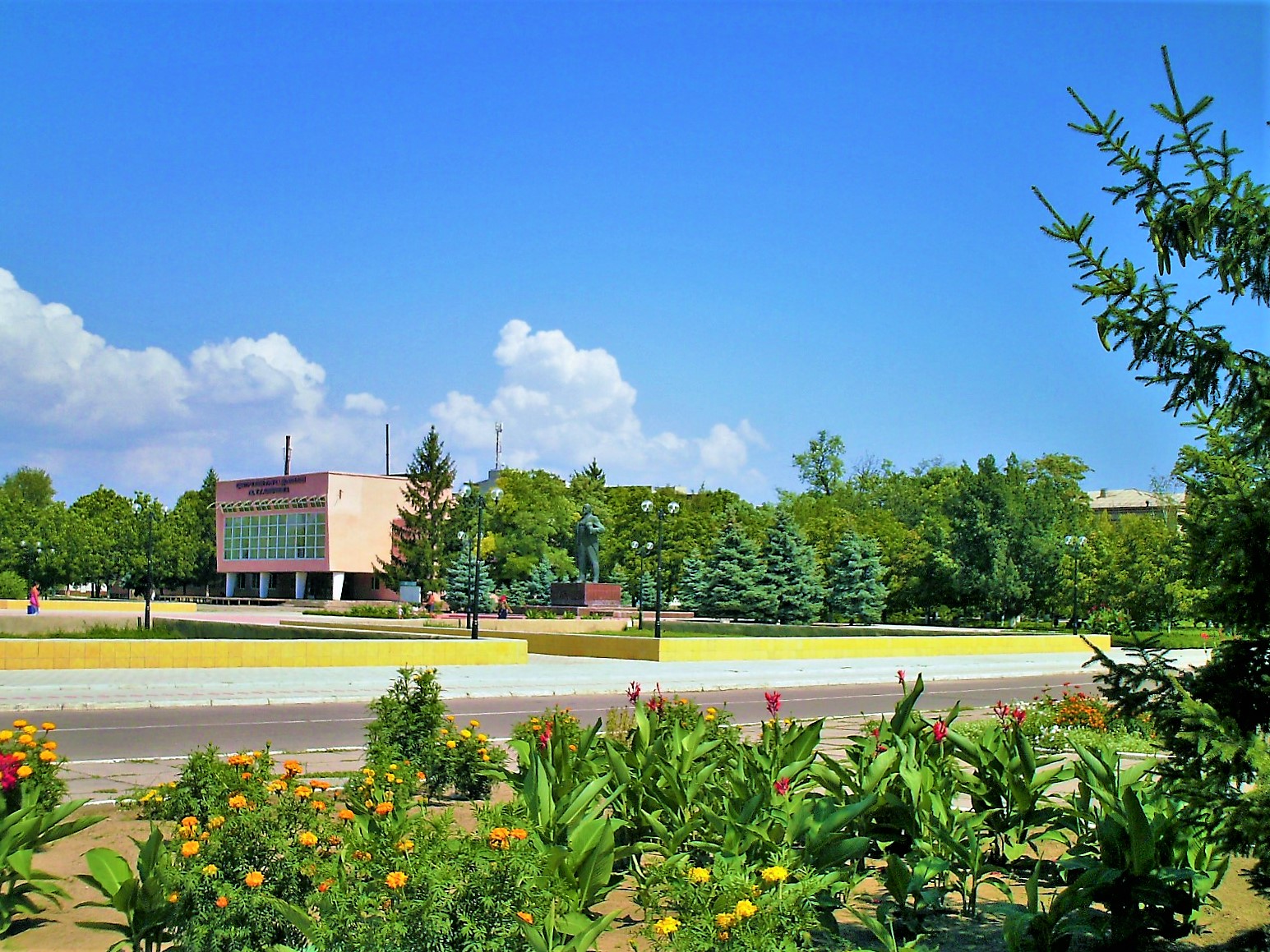 The central square of Oleshky, Ukraine, before the war